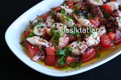 Domatesli Ahtapot Salatasi Klasik Tatlar